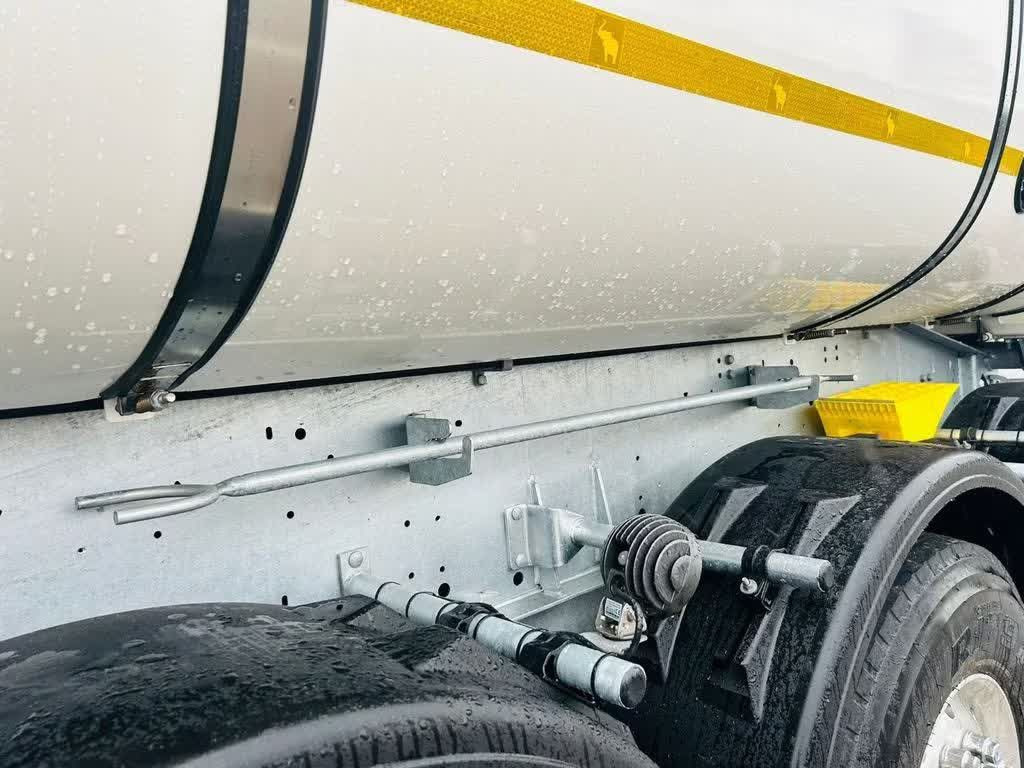 Schmitz Cargobull Thermomulde 24m³ isoliert elektrisches Verdeck - Tipper semi-trailer: picture 4 Schmitz Cargobull Thermomulde 24m³ isoliert elektrisches Verdeck - Tipper semi-trailer: picture 4