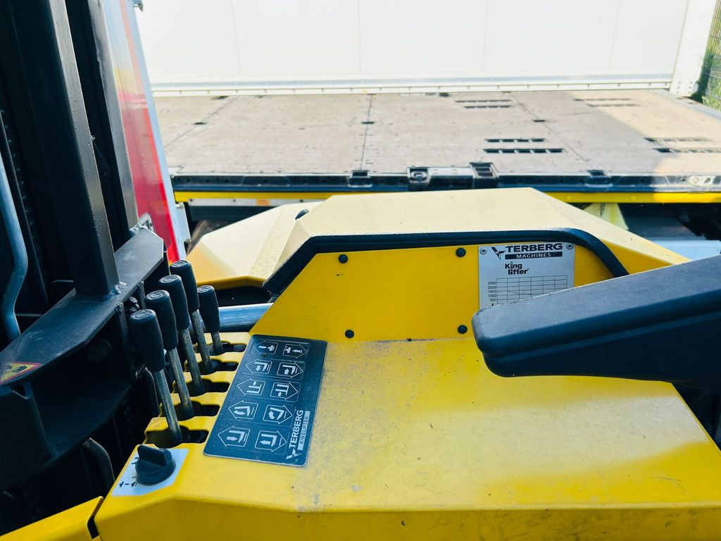 Truck mounted forklift Terberg Kinglifter TKL-S-3x3 1.500 kg Terberg Kinglifter TKL-S-3x3 1.500 kg: picture 7 Truck mounted forklift Terberg Kinglifter TKL-S-3x3 1.500 kg Terberg Kinglifter TKL-S-3x3 1.500 kg: picture 7