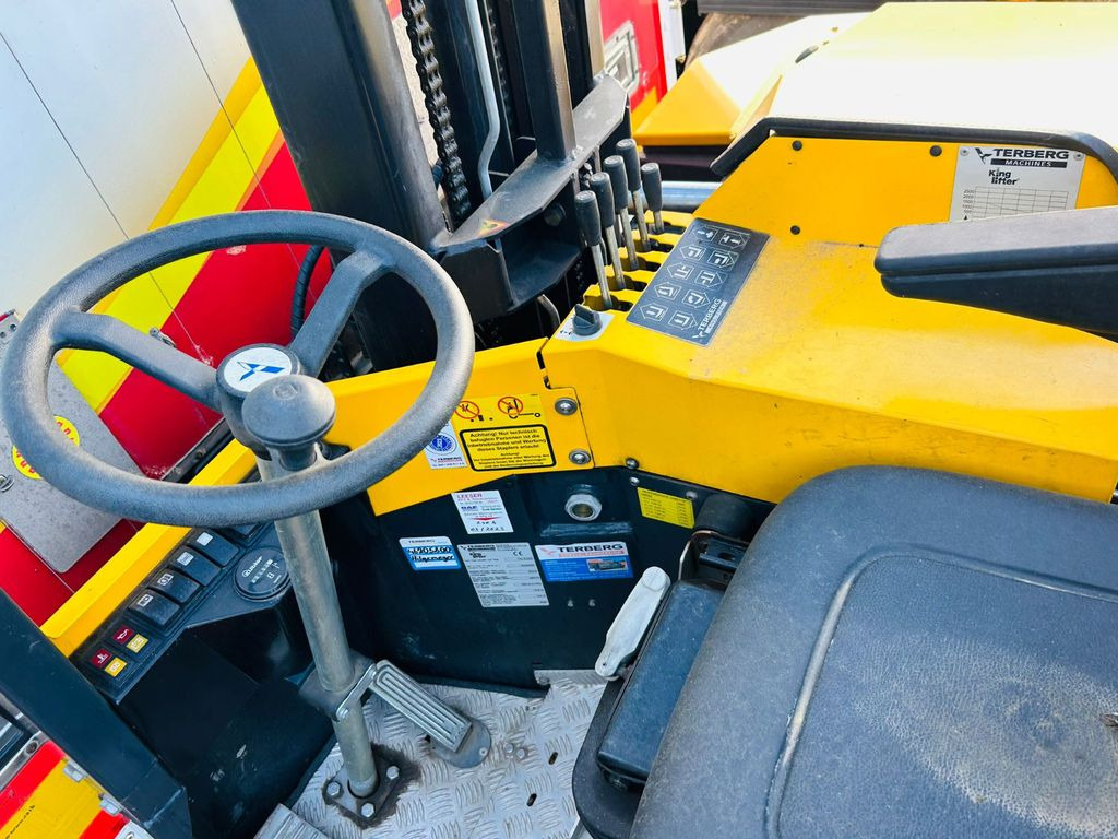 Truck mounted forklift Terberg Kinglifter TKL-S-3x3 1.500 kg Terberg Kinglifter TKL-S-3x3 1.500 kg: picture 6 Truck mounted forklift Terberg Kinglifter TKL-S-3x3 1.500 kg Terberg Kinglifter TKL-S-3x3 1.500 kg: picture 6