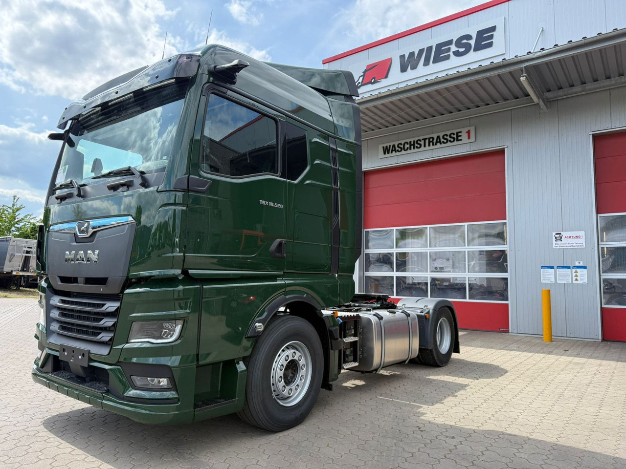 MAN TGX 18.520 - Mirror Cam - Tractor unit: picture 1 MAN TGX 18.520 - Mirror Cam - Tractor unit: picture 1