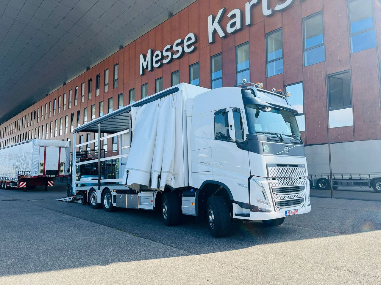 Volvo FH 500 8x2 Arbeitsbühnen Transporter LBW 9t - Curtainsider truck: picture 3 Volvo FH 500 8x2 Arbeitsbühnen Transporter LBW 9t - Curtainsider truck: picture 3