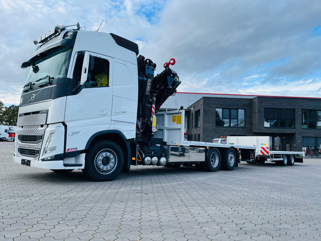 Volvo FH540 6x2 Containerpritsche mit F545RA.2.26 - Crane truck: picture 1 Volvo FH540 6x2 Containerpritsche mit F545RA.2.26 - Crane truck: picture 1