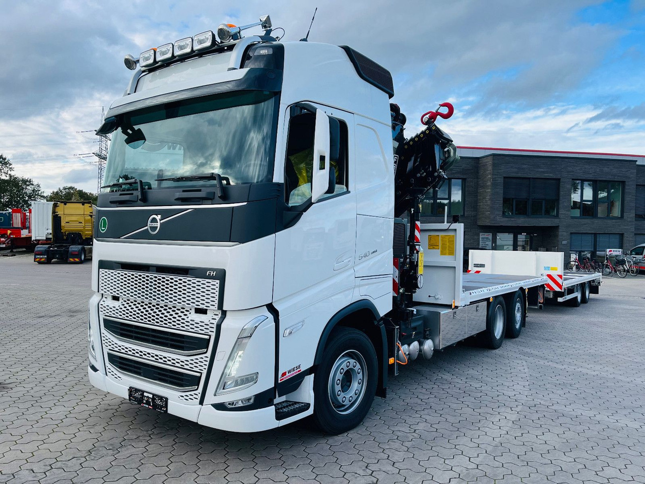 Volvo FH540 6x2 Containerpritsche mit F545RA.2.26 - Crane truck: picture 3 Volvo FH540 6x2 Containerpritsche mit F545RA.2.26 - Crane truck: picture 3