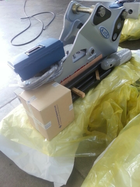 AJCE ABH400M JCB 3cx - Hydraulic hammer for Construction machinery: picture 3 AJCE ABH400M JCB 3cx - Hydraulic hammer for Construction machinery: picture 3