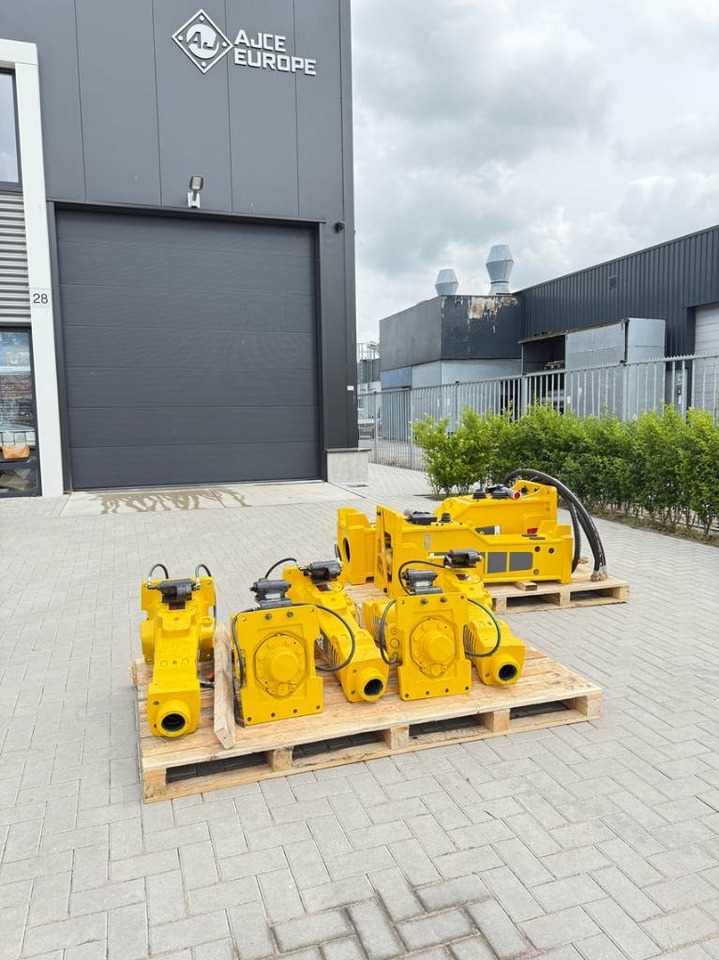 Epiroc Atlas copco SB302 SB 302 Auto Lube - Hydraulic hammer for Construction machinery: picture 1 Epiroc Atlas copco SB302 SB 302 Auto Lube - Hydraulic hammer for Construction machinery: picture 1