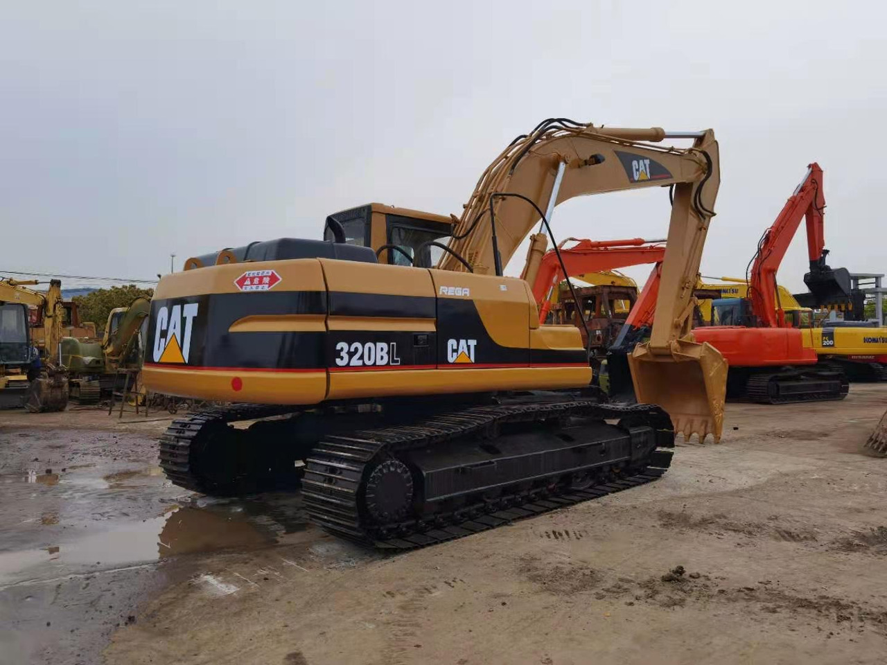 CATERPILLAR 320B - Crawler excavator: picture 1 CATERPILLAR 320B - Crawler excavator: picture 1