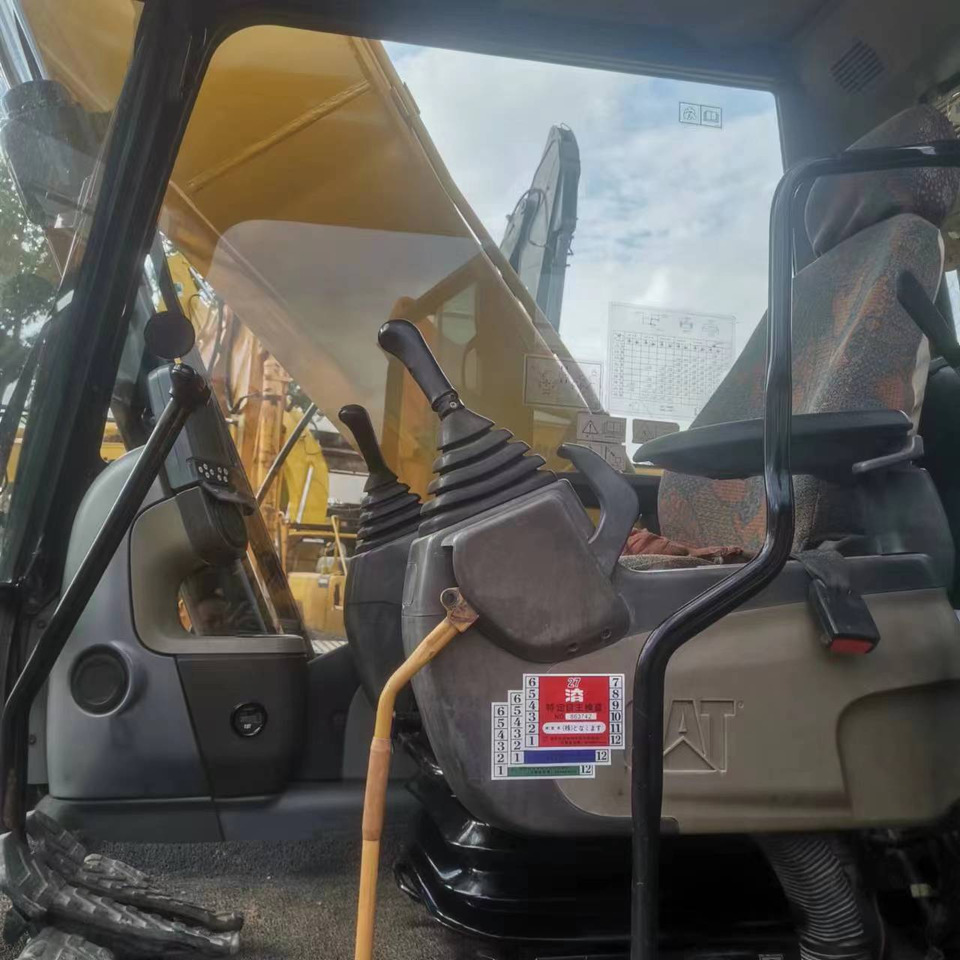 CATERPILLAR 320D2 - Crawler excavator: picture 5 CATERPILLAR 320D2 - Crawler excavator: picture 5