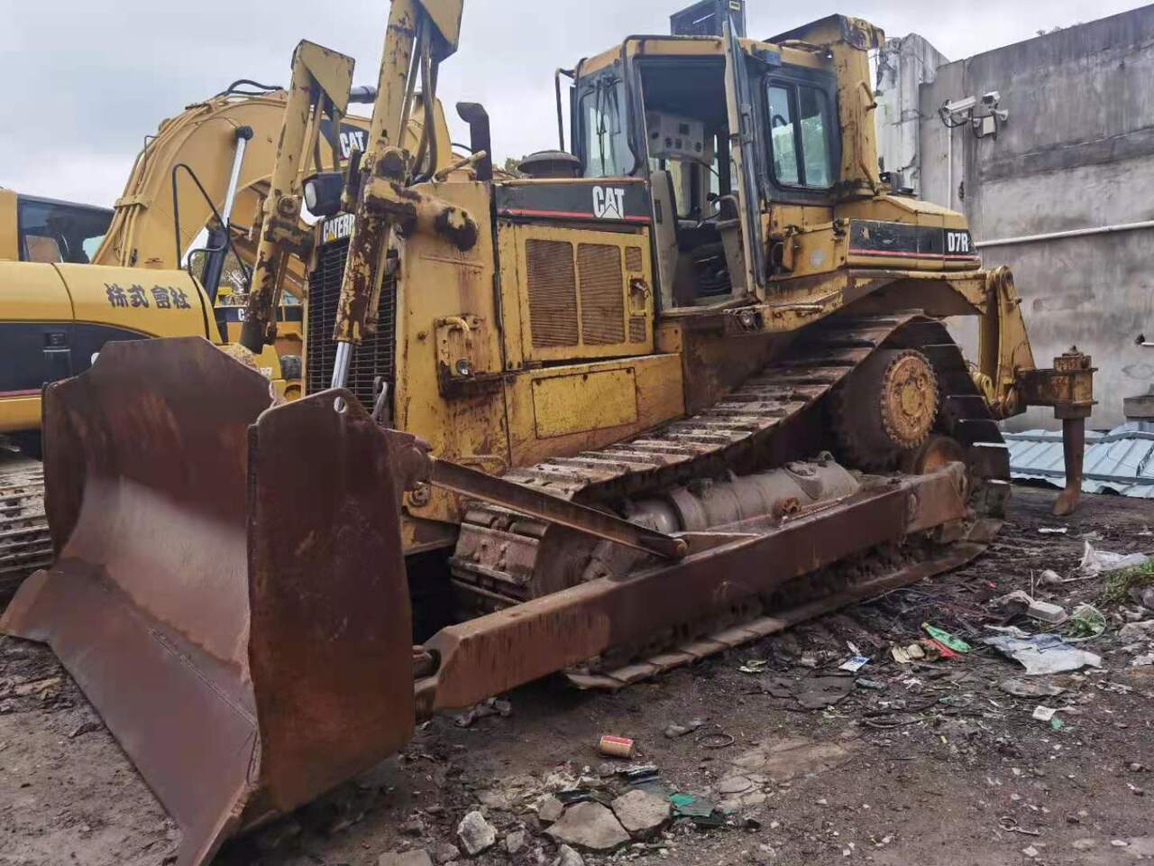 CATERPILLAR D7R - Bulldozer: picture 3 CATERPILLAR D7R - Bulldozer: picture 3