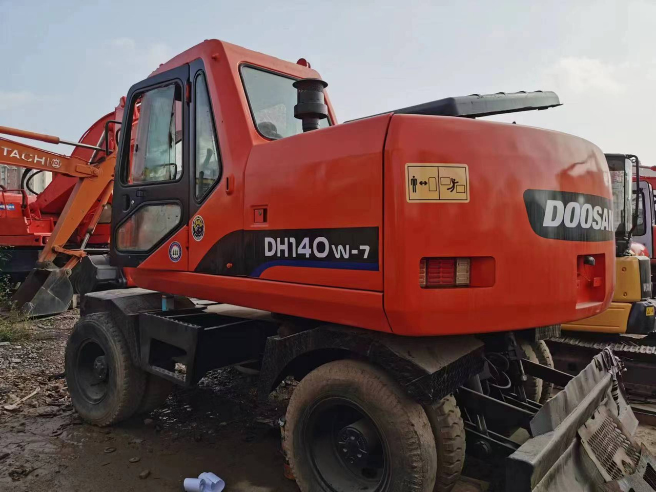DOOSAN DH140W-7 - Wheel excavator: picture 1 DOOSAN DH140W-7 - Wheel excavator: picture 1
