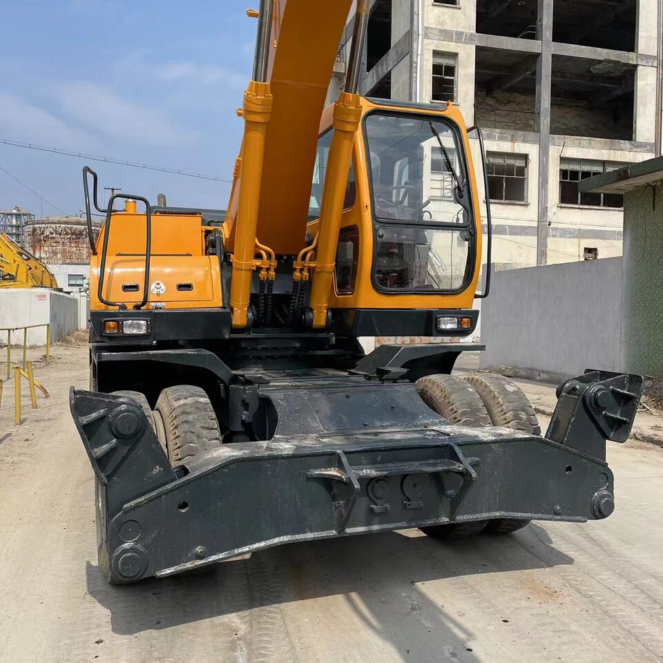 HYUNDAI 210W-9 - Wheel excavator: picture 3 HYUNDAI 210W-9 - Wheel excavator: picture 3