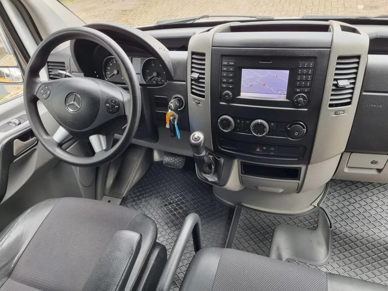 Interior photo 1: Panel van Mercedes-Benz Sprinter 314 CDI/ L2H2/ Aut./ Airco/ Camera/ Navi