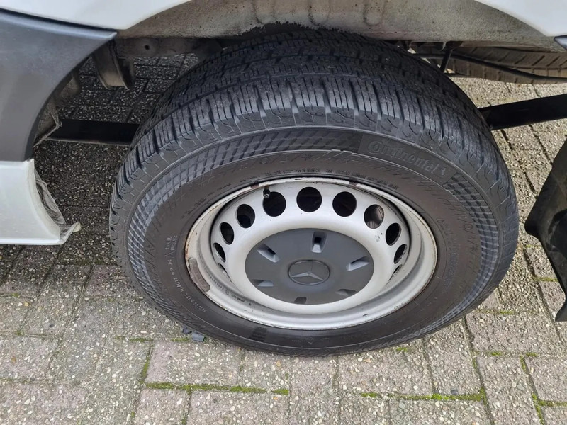 Interior photo 2: Panel van Mercedes-Benz Sprinter 314 CDI/ L2H2/ Aut./ Airco/ Camera/ Navi