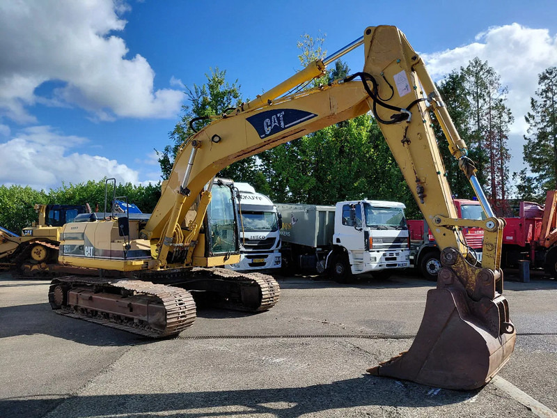 Crawler excavator Caterpillar 320L: picture 1