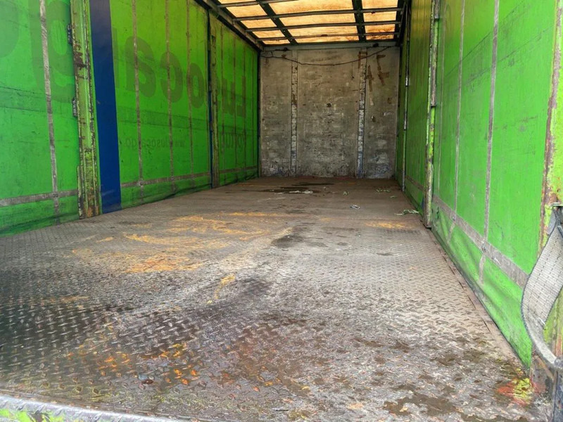 Scania P94-220 MANUAL BOX MECHANIC FUEL PUMP - Curtainsider truck: picture 5 Scania P94-220 MANUAL BOX MECHANIC FUEL PUMP - Curtainsider truck: picture 5