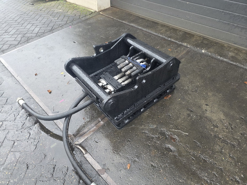 Kopplaat steelwrist oq80 oilquick 80 - Quick coupler for Construction machinery: picture 2 Kopplaat steelwrist oq80 oilquick 80 - Quick coupler for Construction machinery: picture 2