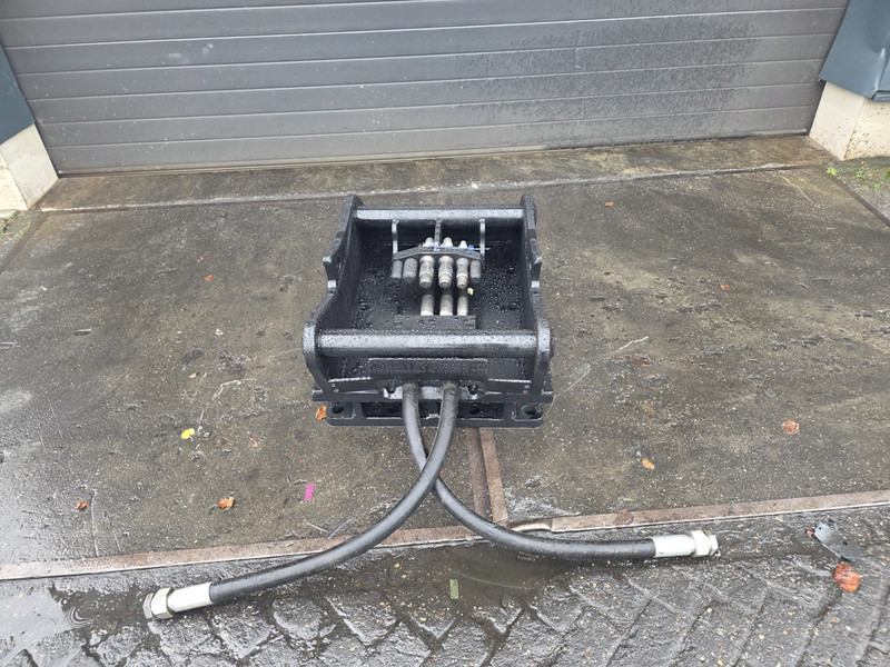 Kopplaat steelwrist oq80 oilquick 80 - Quick coupler for Construction machinery: picture 1 Kopplaat steelwrist oq80 oilquick 80 - Quick coupler for Construction machinery: picture 1