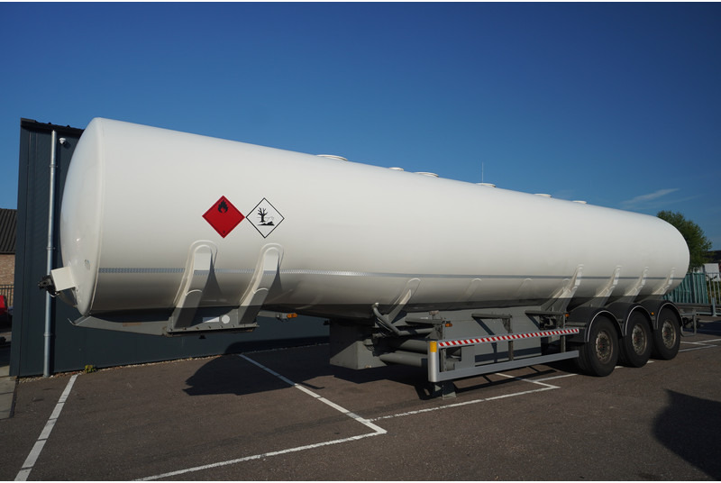 LAG 3 AXLE FUEL TANK 5 COMPARTMENTS 47.500LTR - Tank semi-trailer: picture 2 LAG 3 AXLE FUEL TANK 5 COMPARTMENTS 47.500LTR - Tank semi-trailer: picture 2