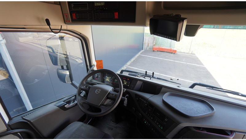 Volvo FH 420 6X2 LNG ADR - Tractor unit: picture 5 Volvo FH 420 6X2 LNG ADR - Tractor unit: picture 5