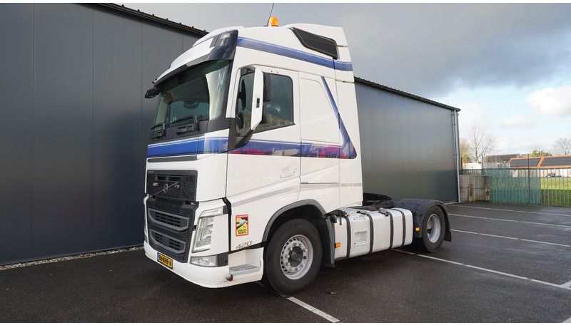 Volvo FH 420 EURO 6 GLOBETROTTER - Tractor unit: picture 3 Volvo FH 420 EURO 6 GLOBETROTTER - Tractor unit: picture 3