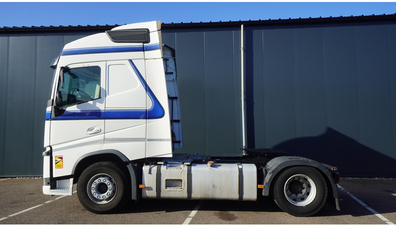 Volvo FH 420 EURO 6 GLOBETROTTER WITH TRS - Tractor unit: picture 1 Volvo FH 420 EURO 6 GLOBETROTTER WITH TRS - Tractor unit: picture 1