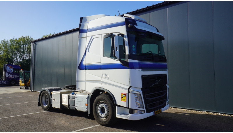 Volvo FH 420 EURO 6 GLOBETROTTER WITH TRS - Tractor unit: picture 4 Volvo FH 420 EURO 6 GLOBETROTTER WITH TRS - Tractor unit: picture 4