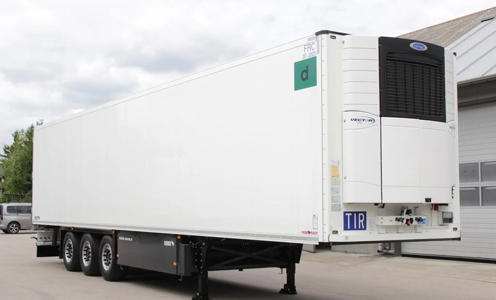 Schmitz Cargobull CARRIER VECTOR 1550 / MAŁO UŻYWANA **728 MTH / JAK NOWA / - Refrigerator semi-trailer: picture 2 Schmitz Cargobull CARRIER VECTOR 1550 / MAŁO UŻYWANA **728 MTH / JAK NOWA / - Refrigerator semi-trailer: picture 2