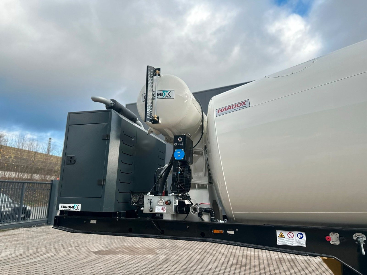 Concrete mixer truck EUROMIX MTP - 12m³ Betonmischer-Auflieger: picture 10