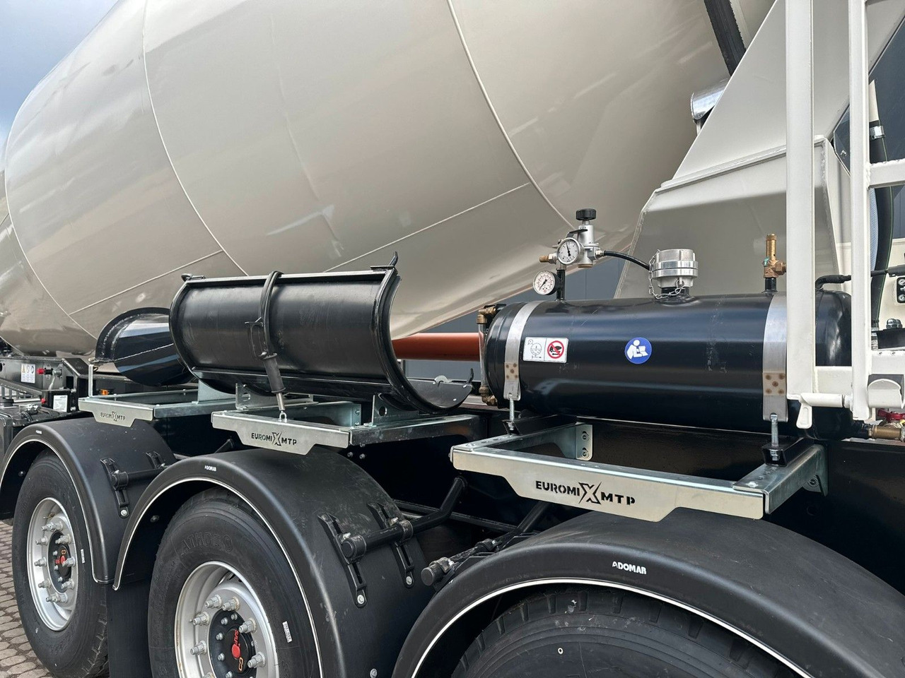 Concrete mixer truck EUROMIX MTP - 12m³ Betonmischer-Auflieger: picture 13