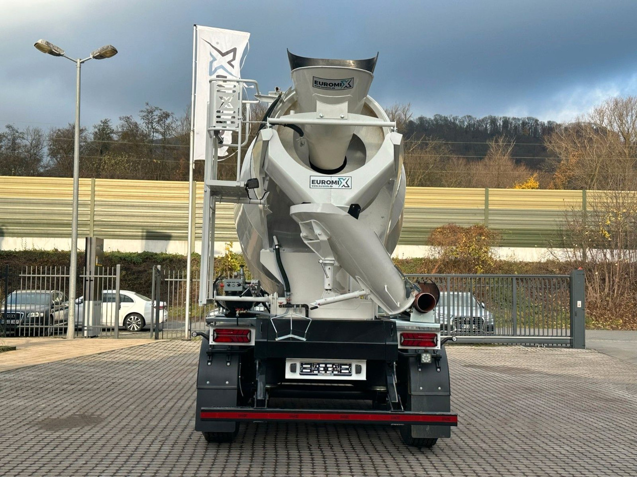 Concrete mixer truck EUROMIX MTP - 12m³ Betonmischer-Auflieger: picture 6