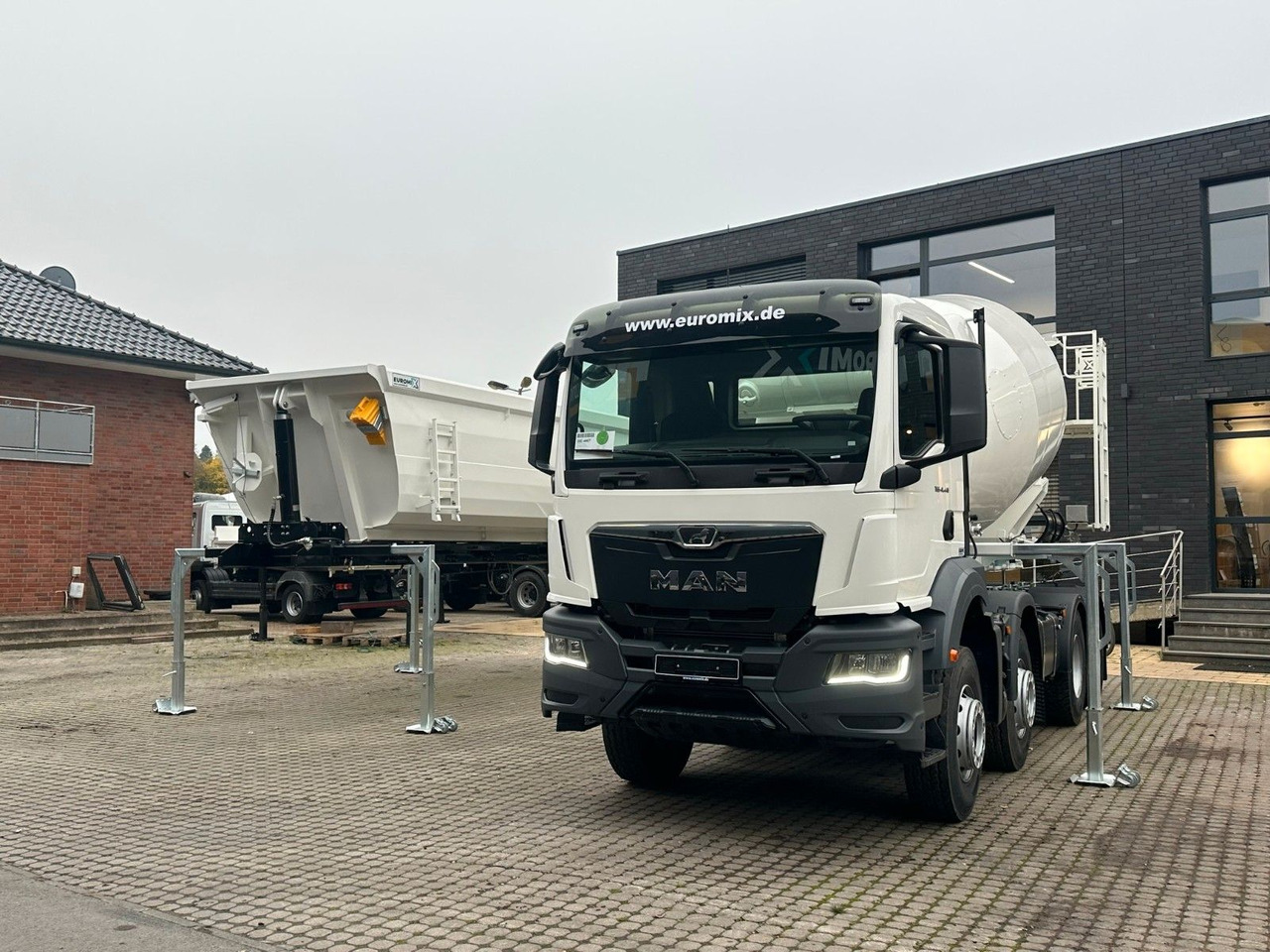 MAN TGS 41.480 8x4 WECHSELSYSTEM KIPPER+MISCHER - Tipper: picture 2 MAN TGS 41.480 8x4 WECHSELSYSTEM KIPPER+MISCHER - Tipper: picture 2