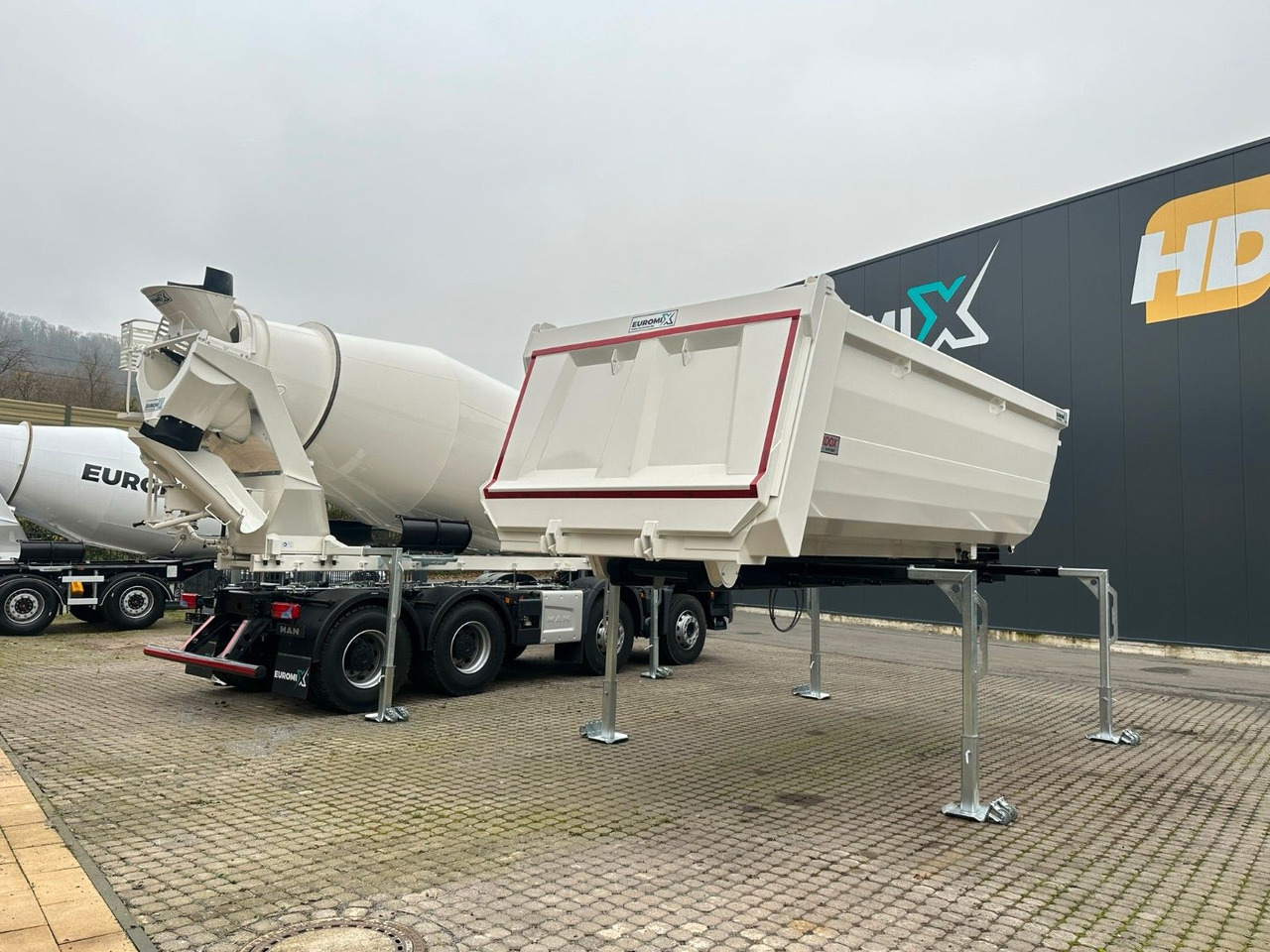 MAN TGS 41.480 8x4 WECHSELSYSTEM KIPPER+MISCHER - Tipper: picture 4 MAN TGS 41.480 8x4 WECHSELSYSTEM KIPPER+MISCHER - Tipper: picture 4