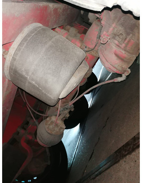 Curtain semi-trailer with used aboveground 2700 &4850L tanks Gas, Gaz, LPG, GPL, Propane, Butane tank ID 8.370 - Tank semi-trailer: picture 4 Curtain semi-trailer with used aboveground 2700 &4850L tanks Gas, Gaz, LPG, GPL, Propane, Butane tank ID 8.370 - Tank semi-trailer: picture 4