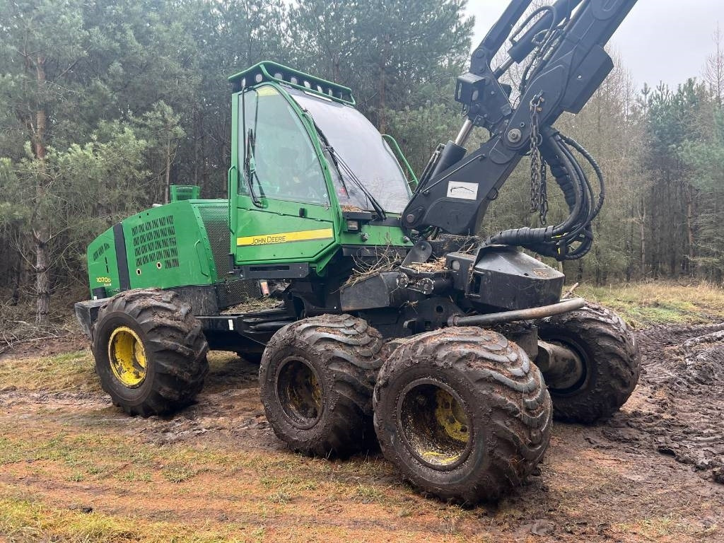 John Deere 1070 D - Forestry harvester: picture 2 John Deere 1070 D - Forestry harvester: picture 2