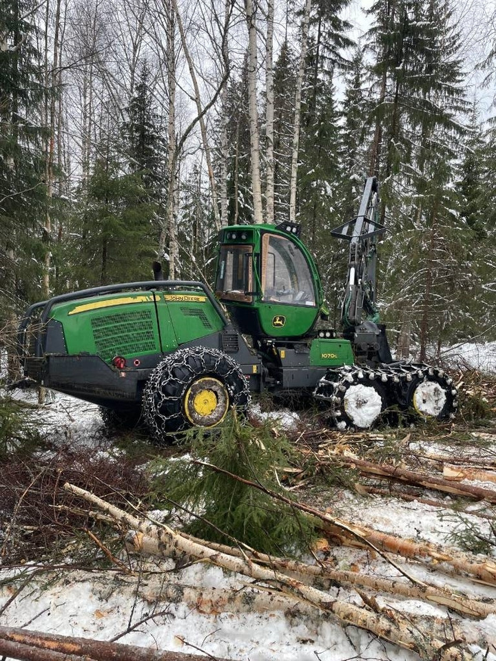 John Deere 1070 G - Forestry harvester: picture 1 John Deere 1070 G - Forestry harvester: picture 1