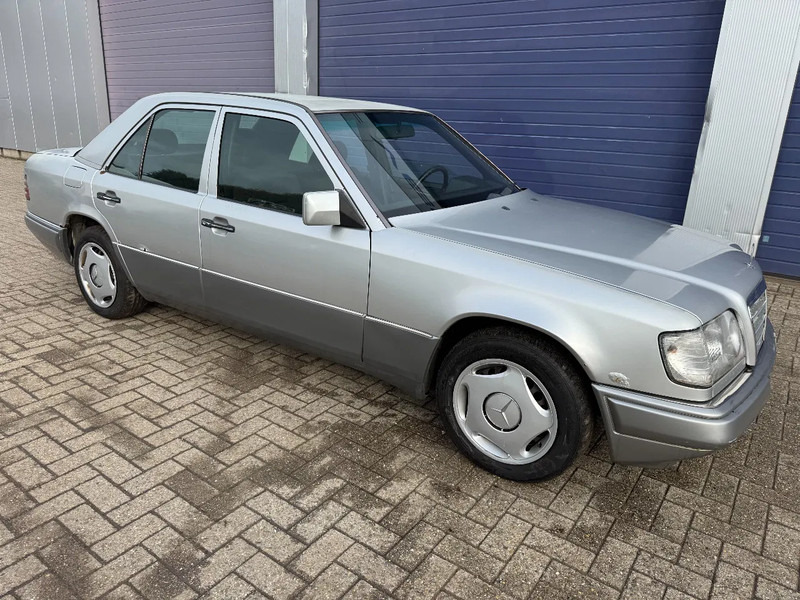 Mercedes-Benz 200-serie **W124-BELGIAN CAR** - Sedan: picture 3 Mercedes-Benz 200-serie **W124-BELGIAN CAR** - Sedan: picture 3