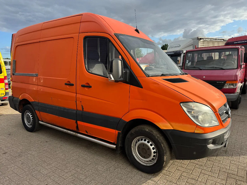 Mercedes-Benz Sprinter 310 **LIFT-HAYON-LBW** - Panel van: picture 3 Mercedes-Benz Sprinter 310 **LIFT-HAYON-LBW** - Panel van: picture 3