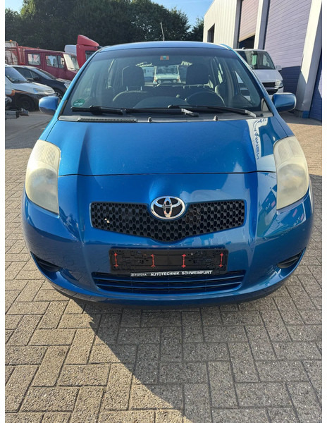 Toyota Yaris **PETROL-ESSENCE-AC** - Hatchback: picture 2 Toyota Yaris **PETROL-ESSENCE-AC** - Hatchback: picture 2