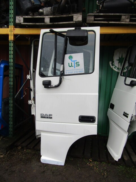 DAF XF 105 NEARSIDE (PASSENGER) COMPLETE DOOR - Cab and interior for Truck: picture 2 DAF XF 105 NEARSIDE (PASSENGER) COMPLETE DOOR - Cab and interior for Truck: picture 2