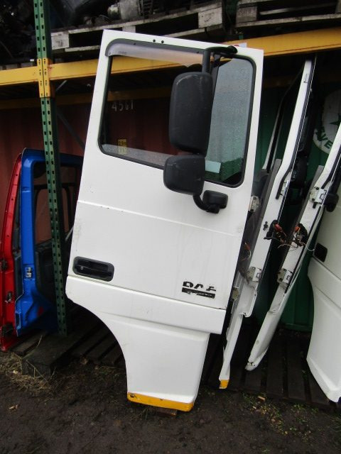 DAF XF 105 OFFSIDE (DRIVERS) COMPLETE DOOR - Cab and interior for Truck: picture 1 DAF XF 105 OFFSIDE (DRIVERS) COMPLETE DOOR - Cab and interior for Truck: picture 1