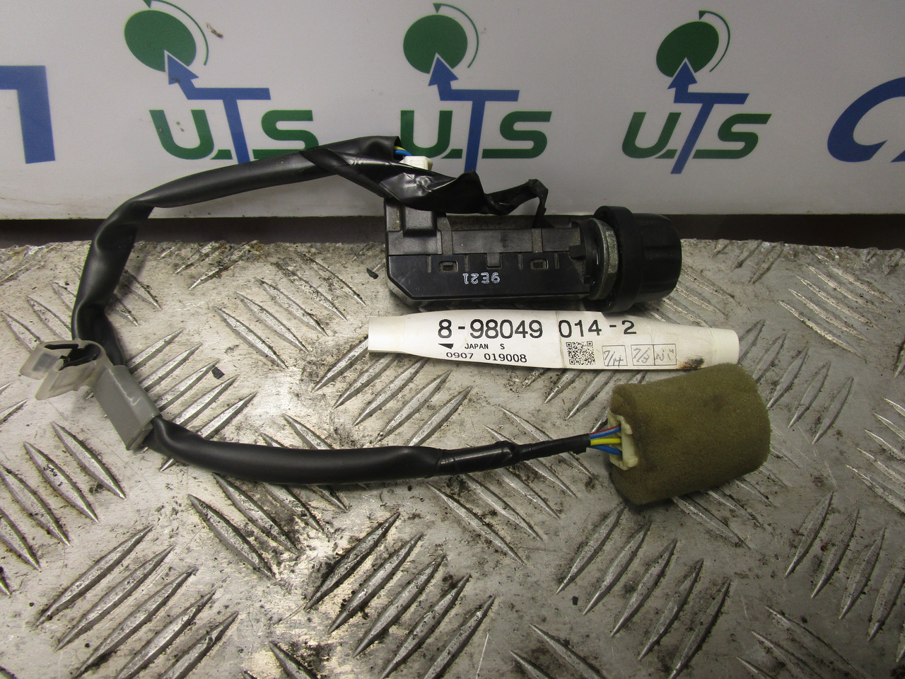 ISUZU N75 4HK1 THROTTLE CONTROL UNIT P/NO 8-980490142 - Electrical system for Truck: picture 1 ISUZU N75 4HK1 THROTTLE CONTROL UNIT P/NO 8-980490142 - Electrical system for Truck: picture 1