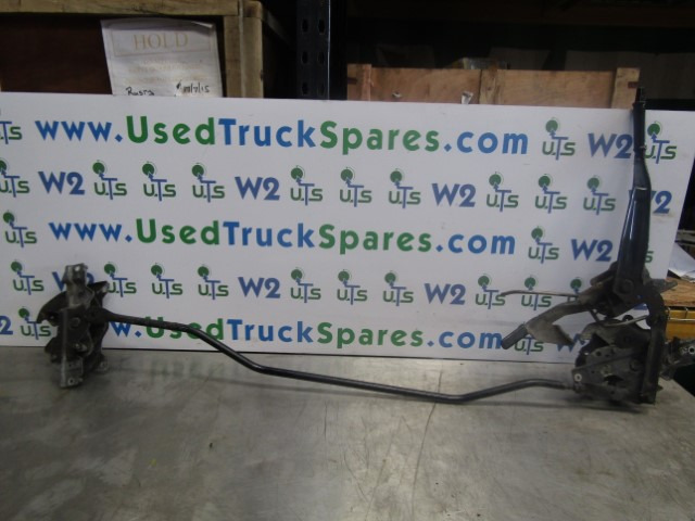 ISUZU N75 REAR CAB LOCK COMPLETE - Cab and interior for Truck: picture 1 ISUZU N75 REAR CAB LOCK COMPLETE - Cab and interior for Truck: picture 1