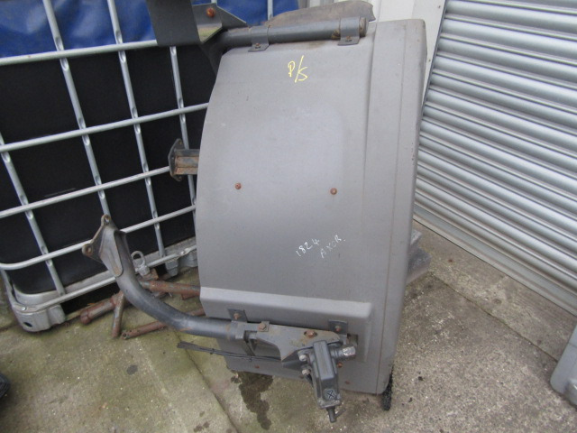 MERCEDES AXOR REAR CAB MUDGUARD & STAYS PASSENGER SIDE COMPLETE - Body and exterior for Truck: picture 2 MERCEDES AXOR REAR CAB MUDGUARD & STAYS PASSENGER SIDE COMPLETE - Body and exterior for Truck: picture 2