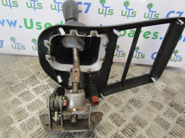 MITSUBISHI 3C11 / 3C13 GEAR LEVER ASSEMBLY COMPLETE - Cab and interior for Truck: picture 2 MITSUBISHI 3C11 / 3C13 GEAR LEVER ASSEMBLY COMPLETE - Cab and interior for Truck: picture 2