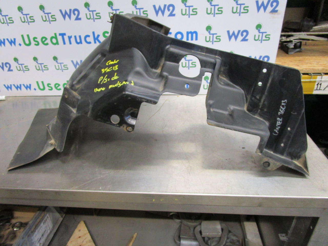 MITSUBISHI CANTER 35C INNER P/S MUDGUARD - Cab and interior for Truck: picture 1 MITSUBISHI CANTER 35C INNER P/S MUDGUARD - Cab and interior for Truck: picture 1