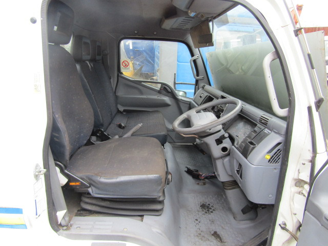 MITSUBISHI FUSO 7C15/18 CAB 2013 - Cab for Truck: picture 5 MITSUBISHI FUSO 7C15/18 CAB 2013 - Cab for Truck: picture 5