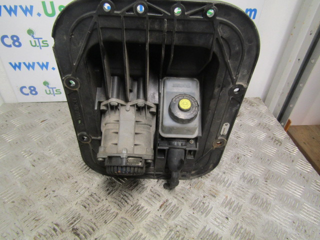 RENAULT MIDLUM DCI PEDAL BOX INC BRAKE VALVE + CLUTCH CYLINDER - Cab and interior for Truck: picture 3 RENAULT MIDLUM DCI PEDAL BOX INC BRAKE VALVE + CLUTCH CYLINDER - Cab and interior for Truck: picture 3