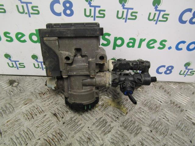 RENAULT MIDLUM DXI EBS BRAKE VALVE ‘KNORR-BREMSE’ P/NO - Brake parts for Truck: picture 2 RENAULT MIDLUM DXI EBS BRAKE VALVE ‘KNORR-BREMSE’ P/NO - Brake parts for Truck: picture 2