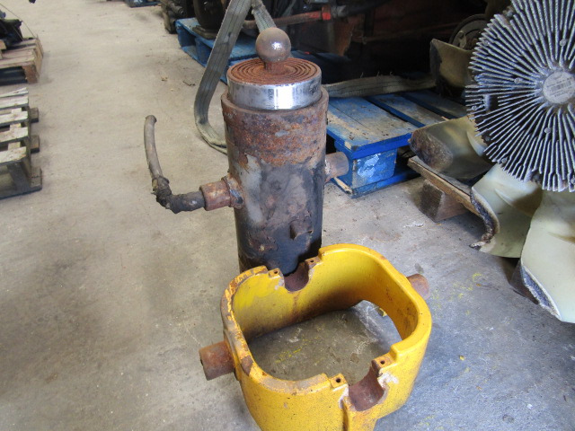 UNDERFLOOR TIPPING RAM 6 STAGE REMOVED FOR 2019 VOLVO FE 18TON TIPPER - Hydraulics for Truck: picture 1 UNDERFLOOR TIPPING RAM 6 STAGE REMOVED FOR 2019 VOLVO FE 18TON TIPPER - Hydraulics for Truck: picture 1