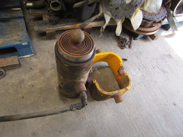 UNDERFLOOR TIPPING RAM 6 STAGE REMOVED FOR 2019 VOLVO FE 18TON TIPPER - Hydraulics for Truck: picture 2 UNDERFLOOR TIPPING RAM 6 STAGE REMOVED FOR 2019 VOLVO FE 18TON TIPPER - Hydraulics for Truck: picture 2