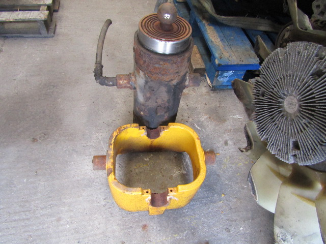 UNDERFLOOR TIPPING RAM 6 STAGE REMOVED FOR 2019 VOLVO FE 18TON TIPPER - Hydraulics for Truck: picture 3 UNDERFLOOR TIPPING RAM 6 STAGE REMOVED FOR 2019 VOLVO FE 18TON TIPPER - Hydraulics for Truck: picture 3